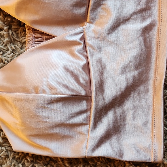 Silky metallic creamish/pink crop tank top with adjustable straps womans small - Picture 2 of 12